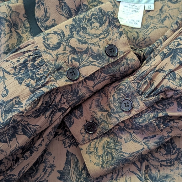 Vintage Floral Print Blouse With Peter Pan Collar - Picture 12 of 13